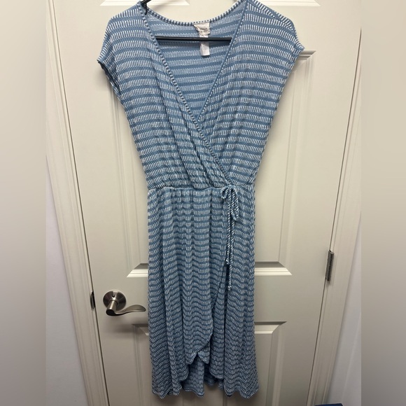 Blue and white faux wrap dress - Picture 2 of 4